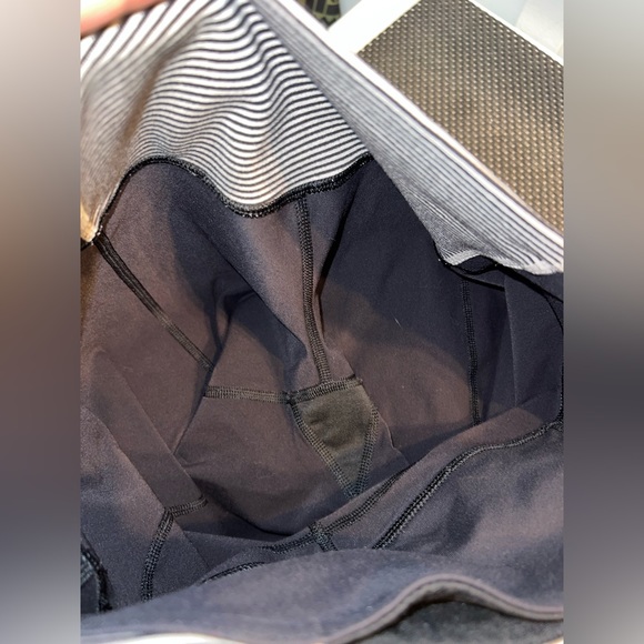 BUNDLE ALERT! 2xLululemon Size 6 crop leggings - Picture 7 of 16